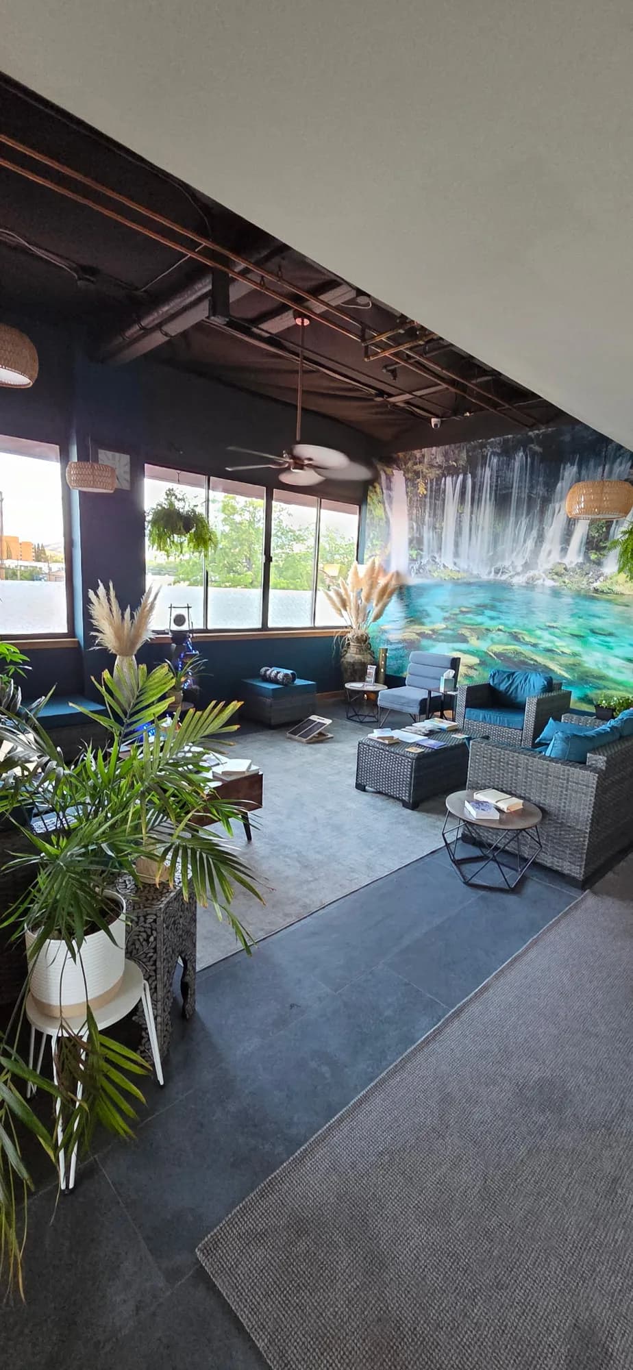 The Lounge at Rejuuv-n